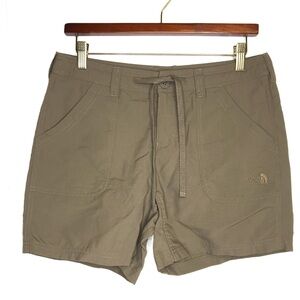 The North Face Women's Green Nylon Shorts Size 6 Hiking